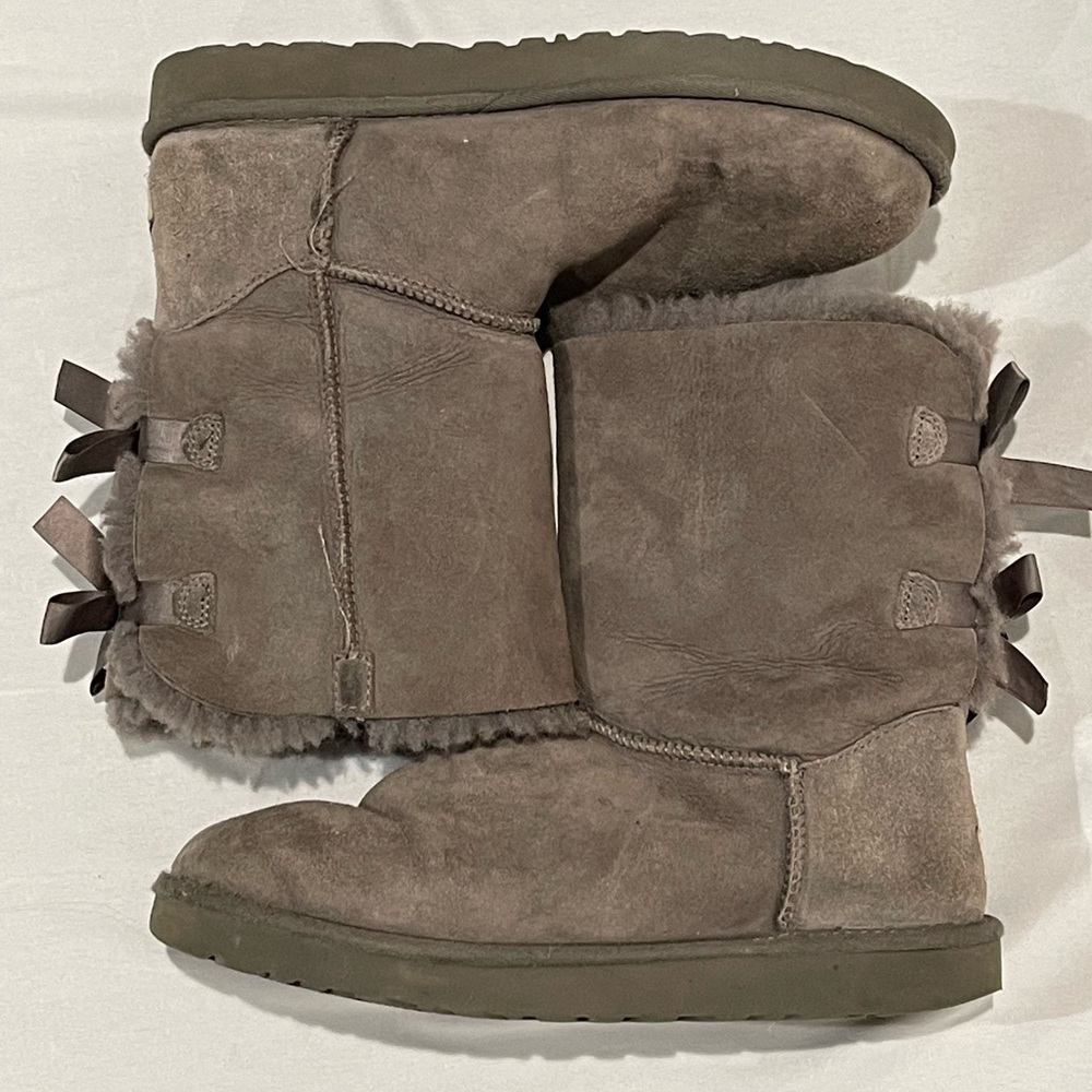 UGG Bailey Bow Grey Boots Size 10